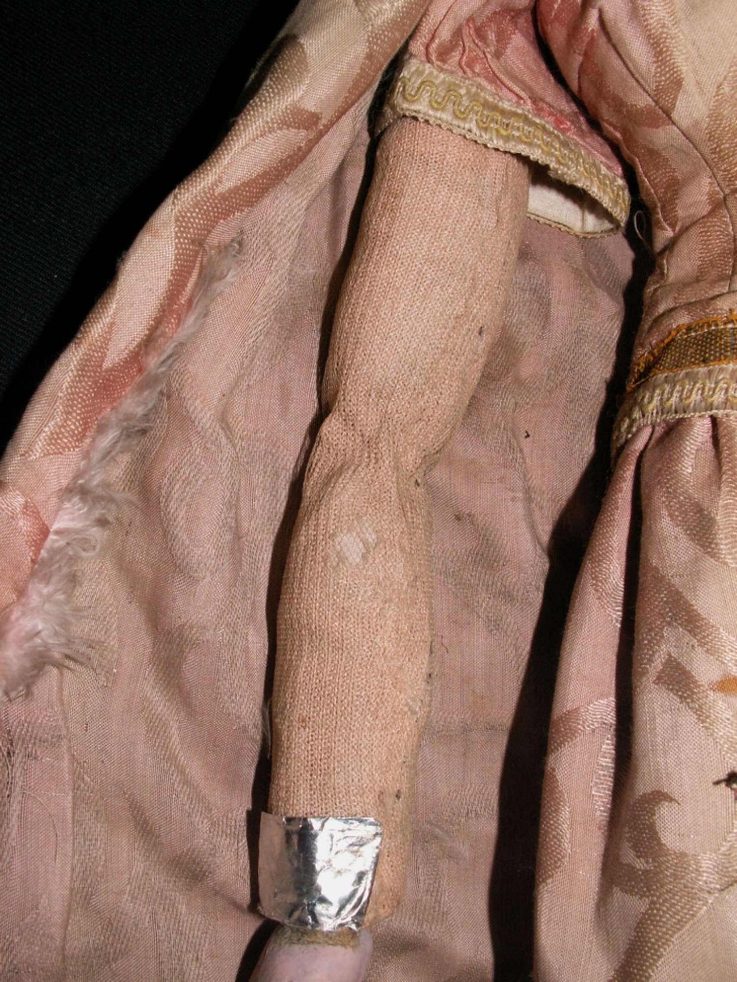 Particolare del braccio destro dopo il restauro